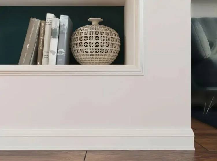 Скидка 11% на плинтусы из дюрополимера, МДФ - шпонированные и под покраску  купить