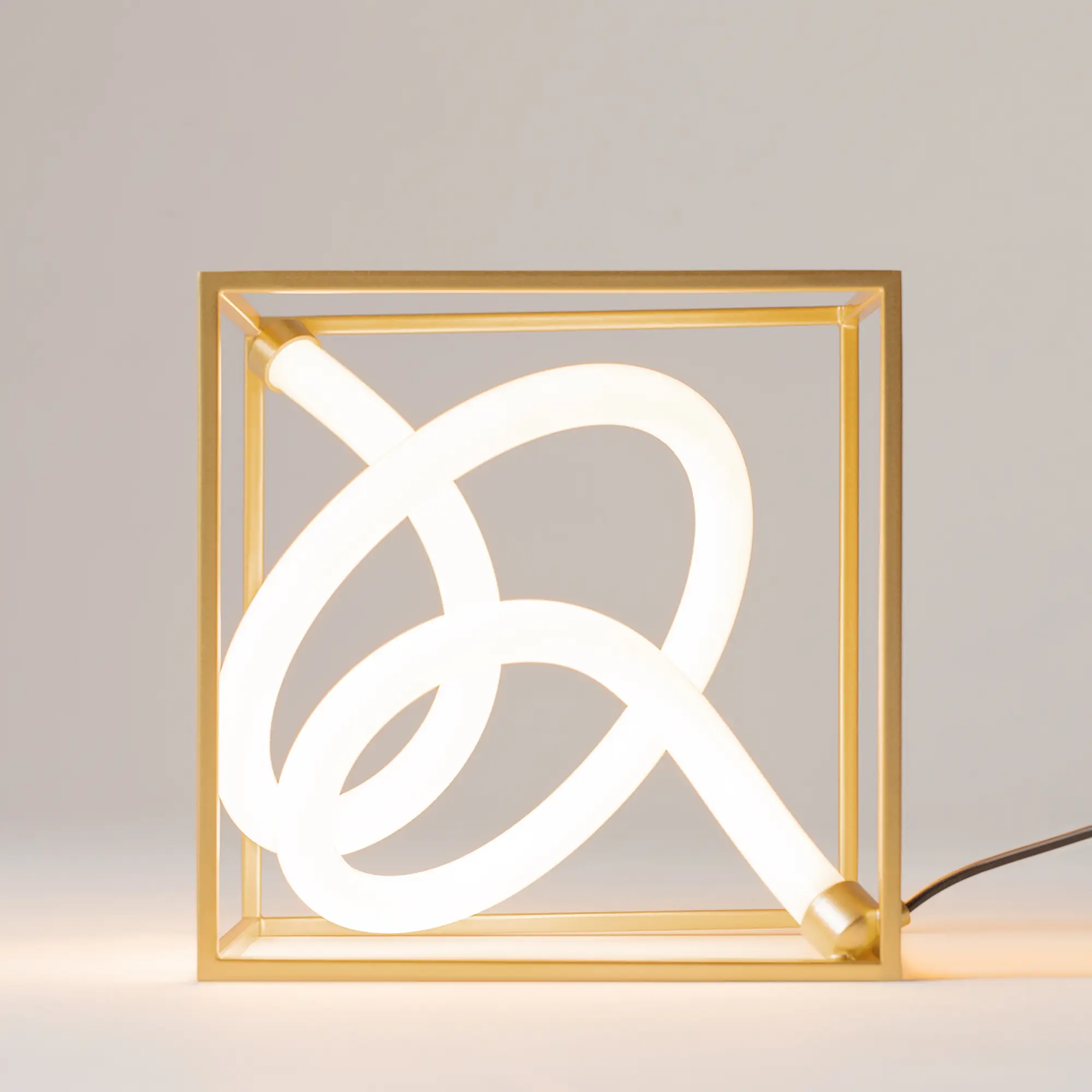 Настольный светильник Maytoni MOD345TL-L11BS3K