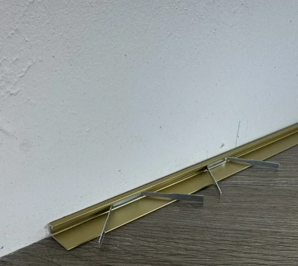 Микроплинтус щелевой плинтус Pro Design Mini 7067 S шампань