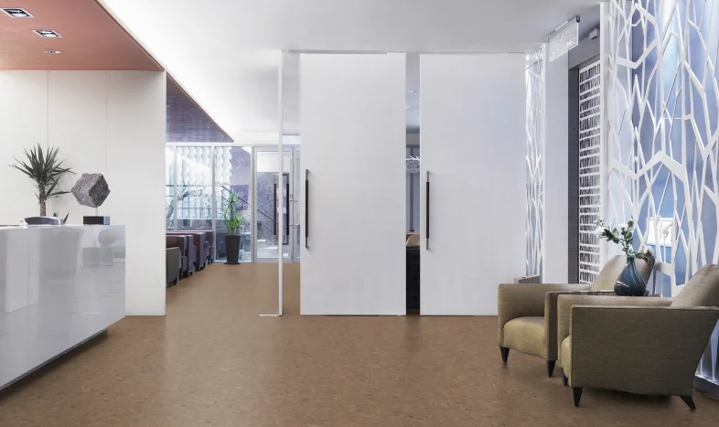 6 мм клеевой пробковый пол WICANDERS AJ5T004 Personality Tea в интерьере