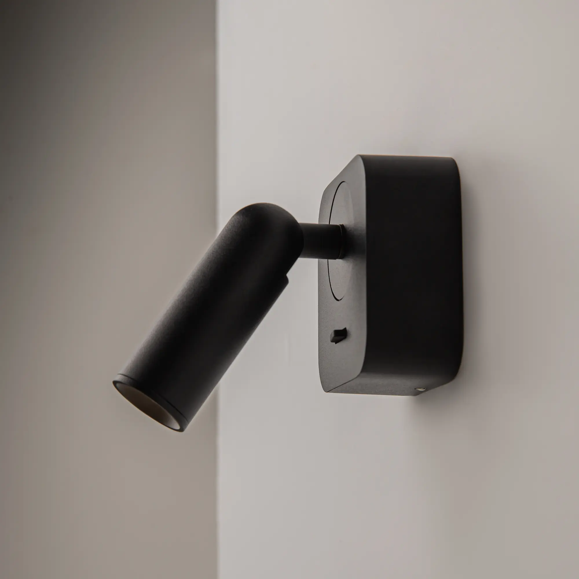 Настенный светильник (бра) Technical C039WL-L3B3K