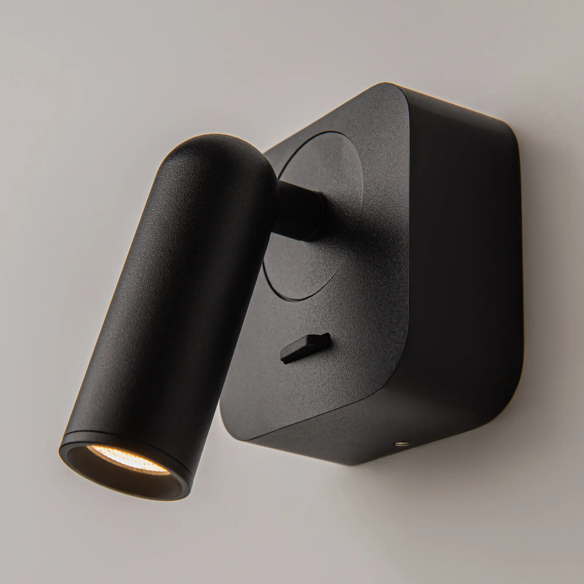 Настенный светильник (бра) Technical C039WL-L3B3K