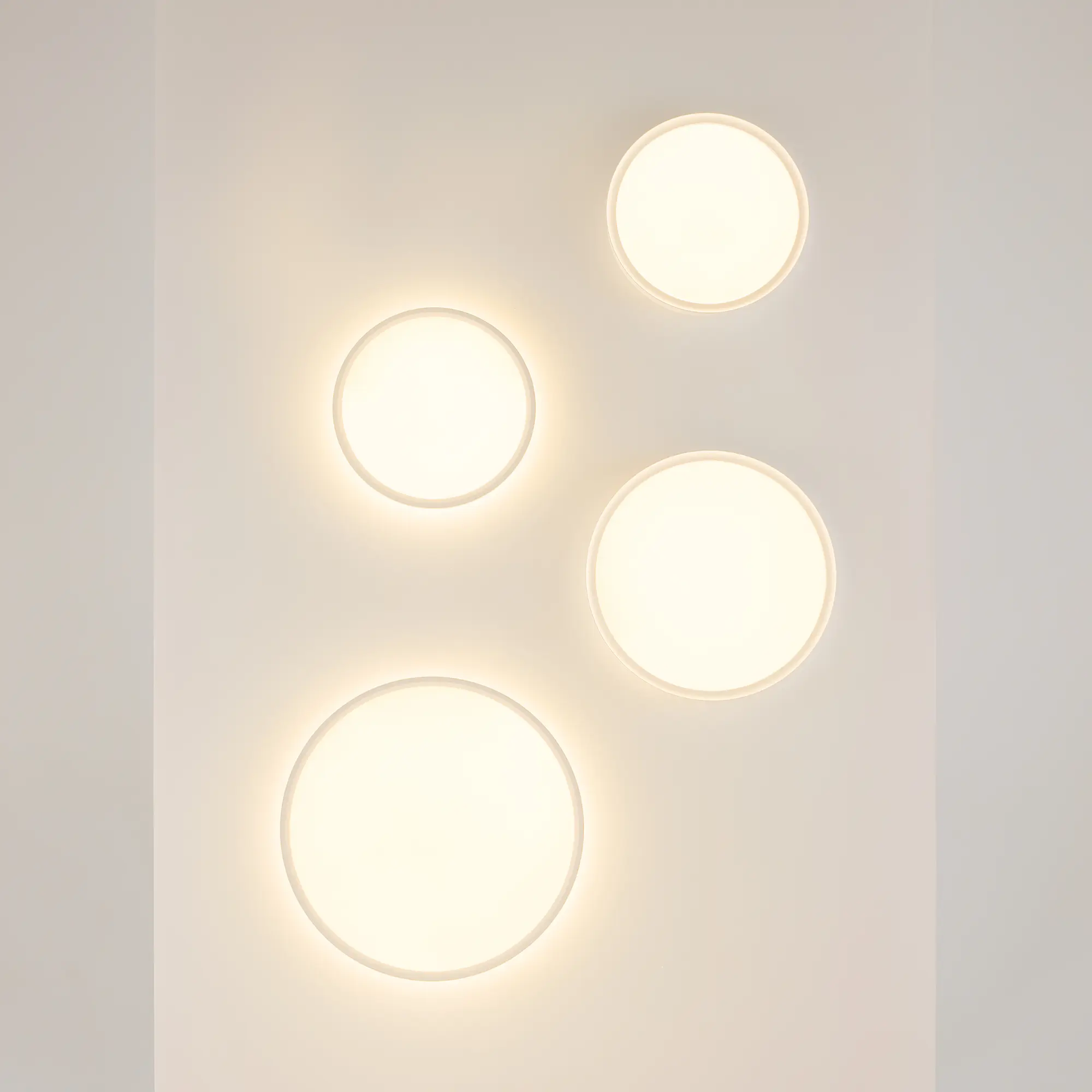 Потолочный светильник Maytoni MOD426CL-L32WK