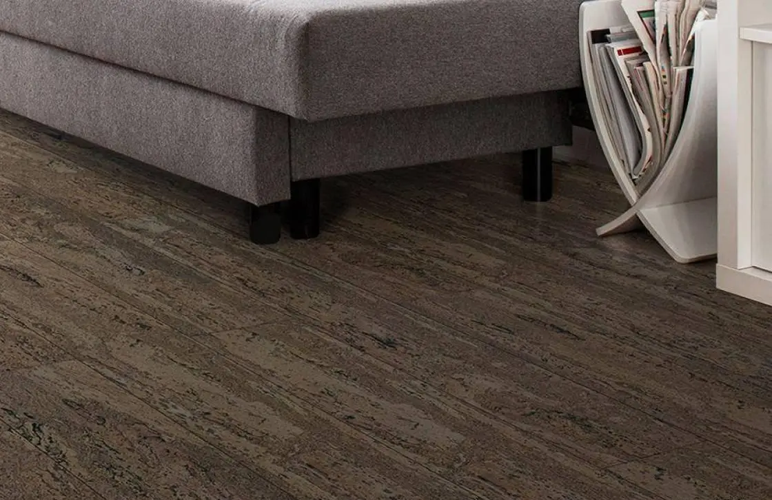 Пробковый пол на замках Comprido Brown плюсы