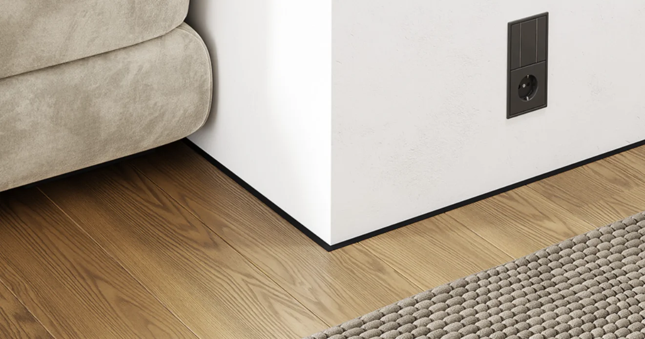 Микроплинтус 11 мм с пружинами черный муар 46-64-79