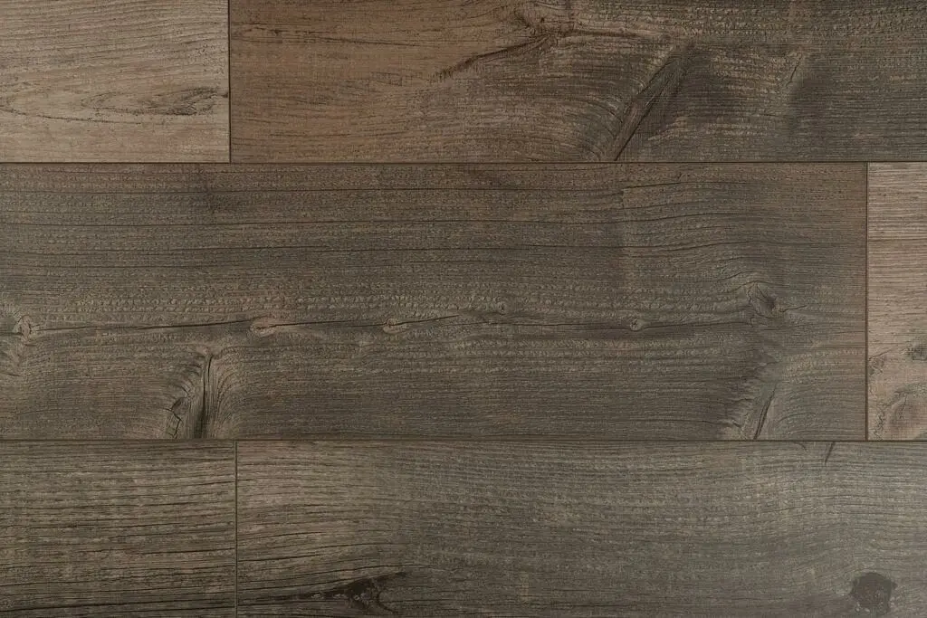 Ламинат Ideal Blackberry Дуб Саварен 7070 в квартире