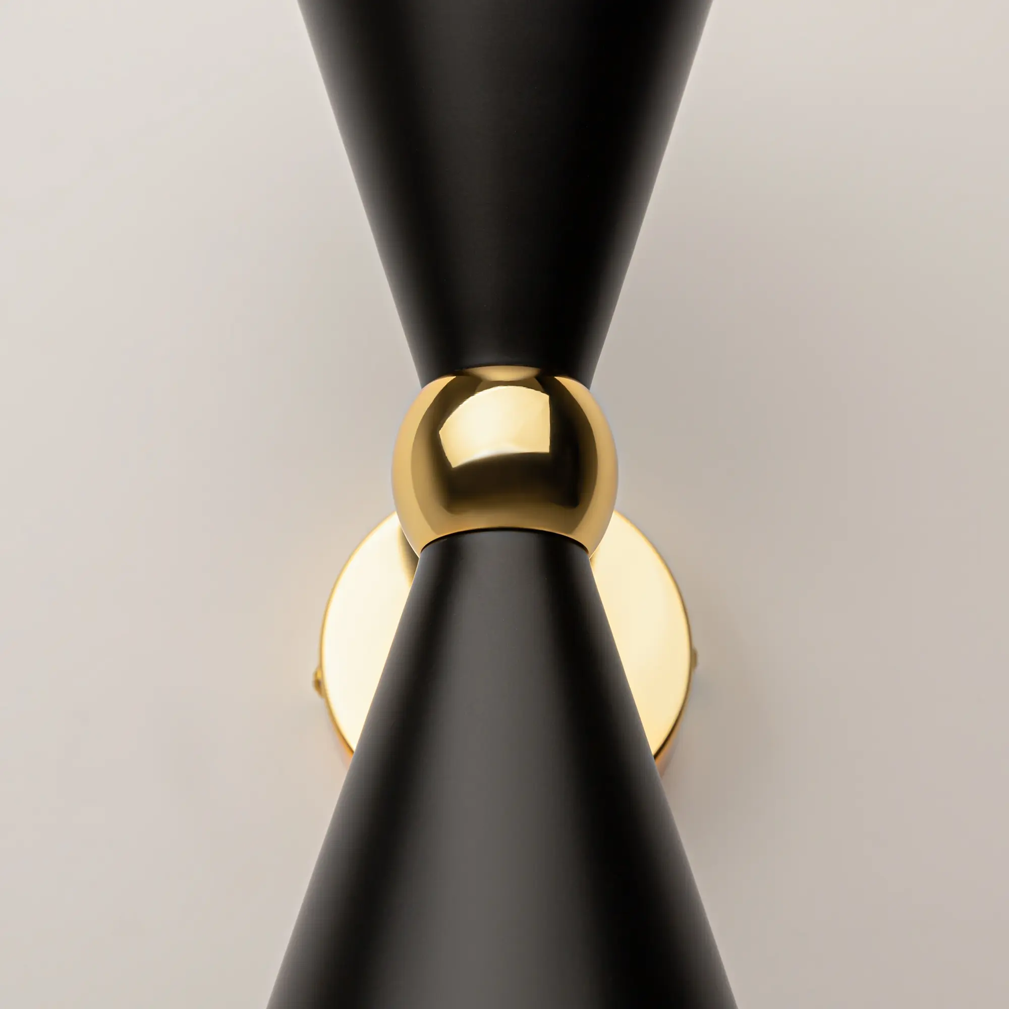 Настенный светильник (бра) Maytoni MOD108WL-02GB