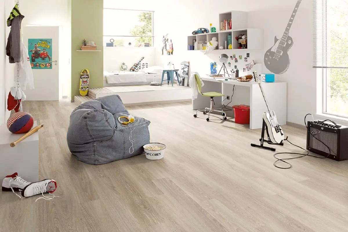 Ламинат Egger Pro Classic 8/32 4V Дуб Амьен Светлый EPL102 в квартире