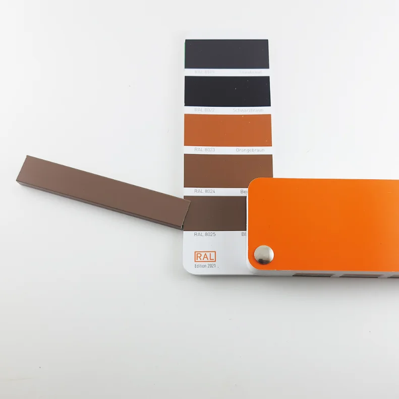 Микроплинтус L образный Бледно-коричневый RAL 8025 83-76-03