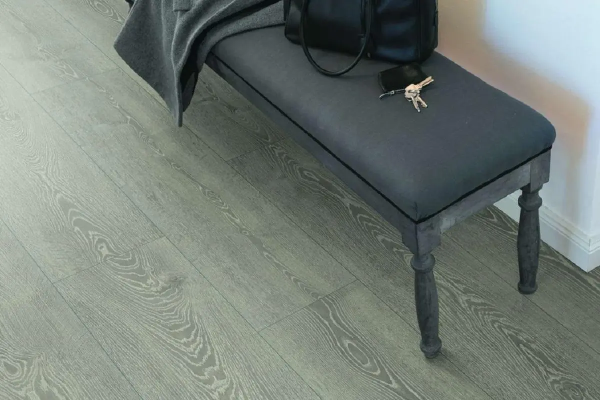 Ламинат Egger Pro Large 8/32 4V RUS Дуб Уолтем Серый EPL124 в квартире