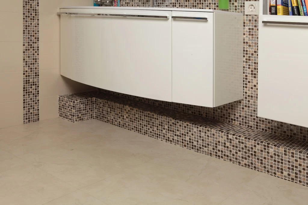 Кварцвиниловая плитка ПВХ для пола Decoria Office Tile DMS 261 Мрамор Анды СПб