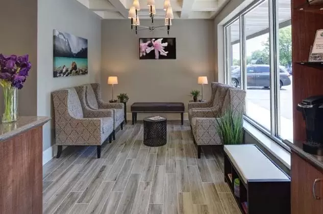 Влагостойкий ламинат - виниловая плитка ПВХ