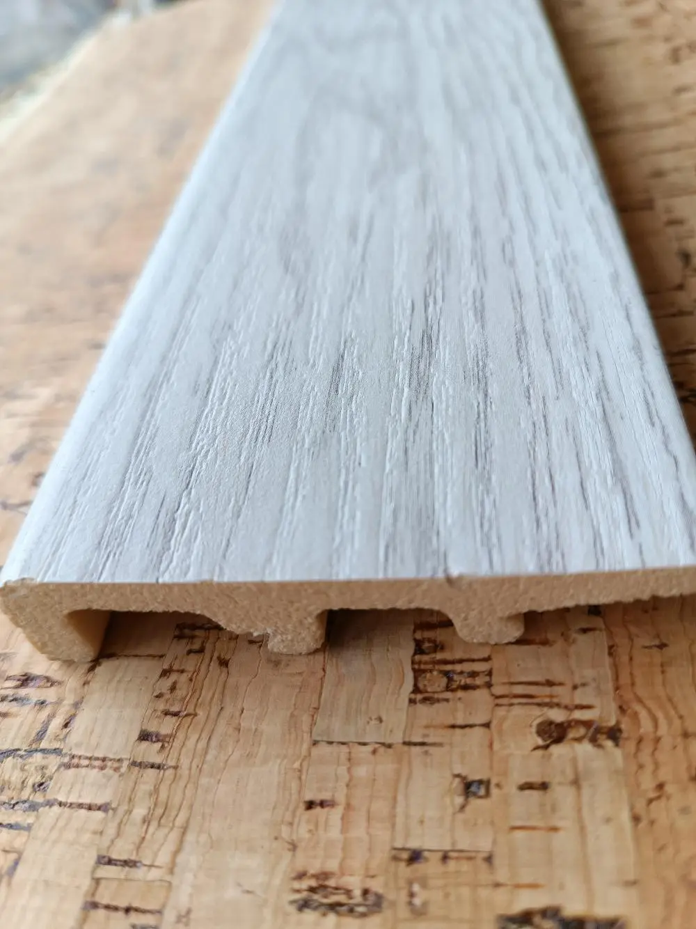 Плинтус Арбитон Интегра 03 Снежный Ясень цена