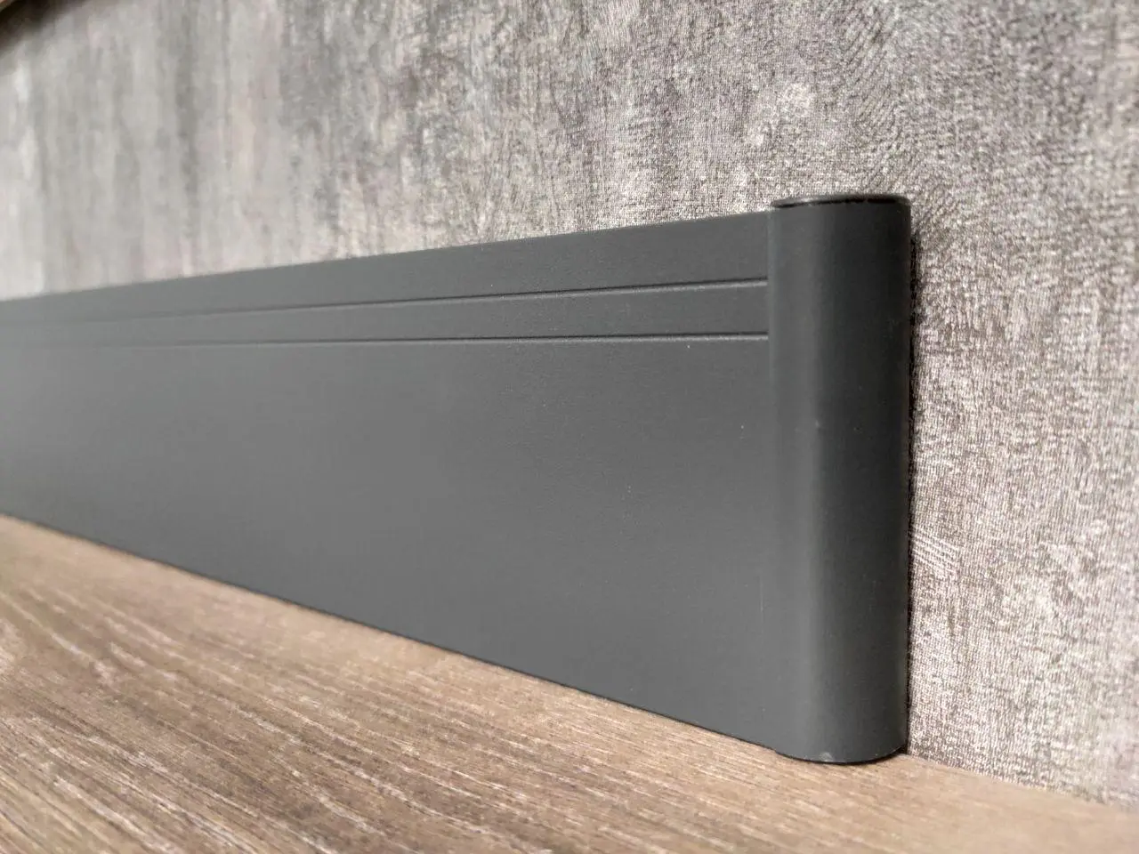 Матовый плинтус цена