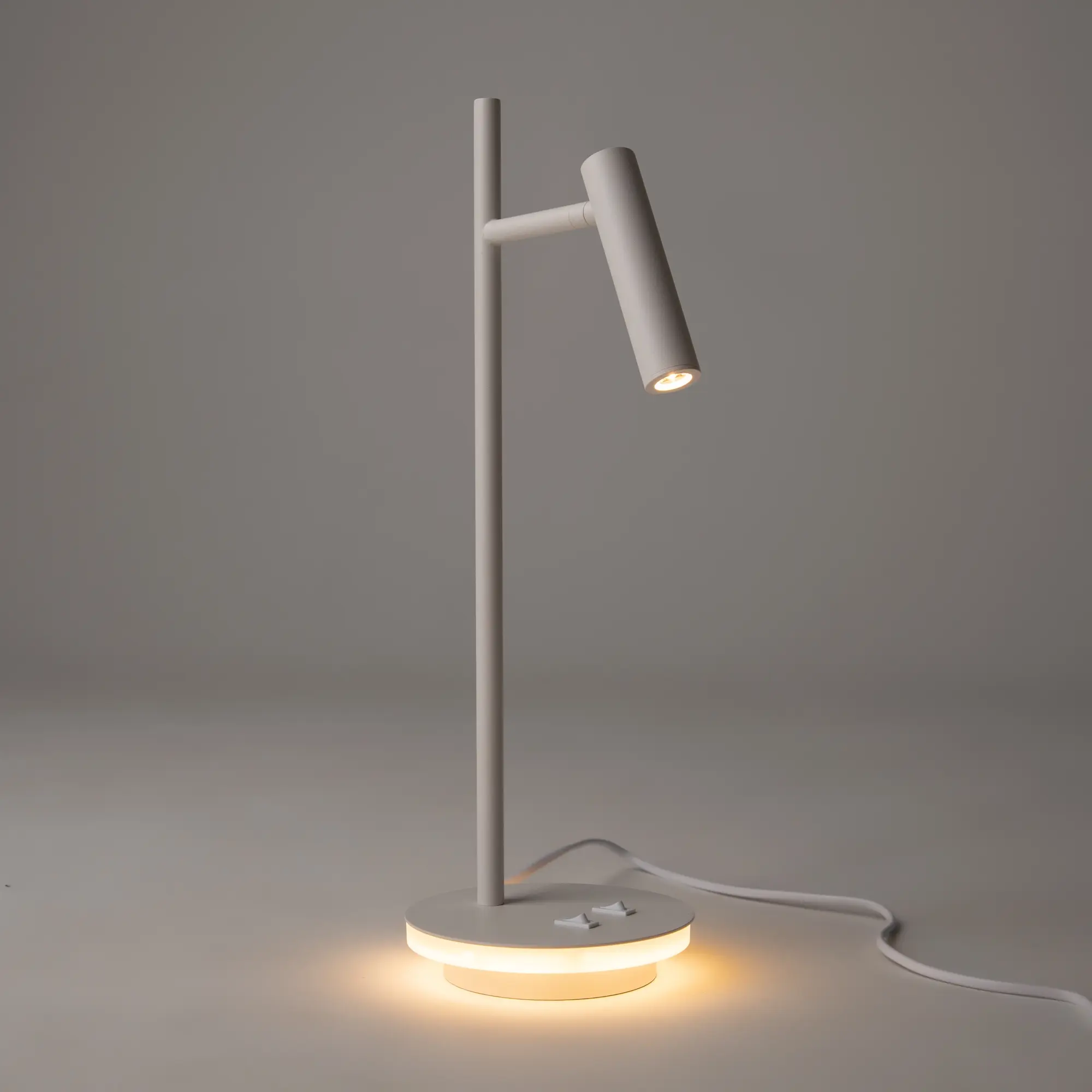 Настольный светильник Maytoni Z010TL-L8W3K