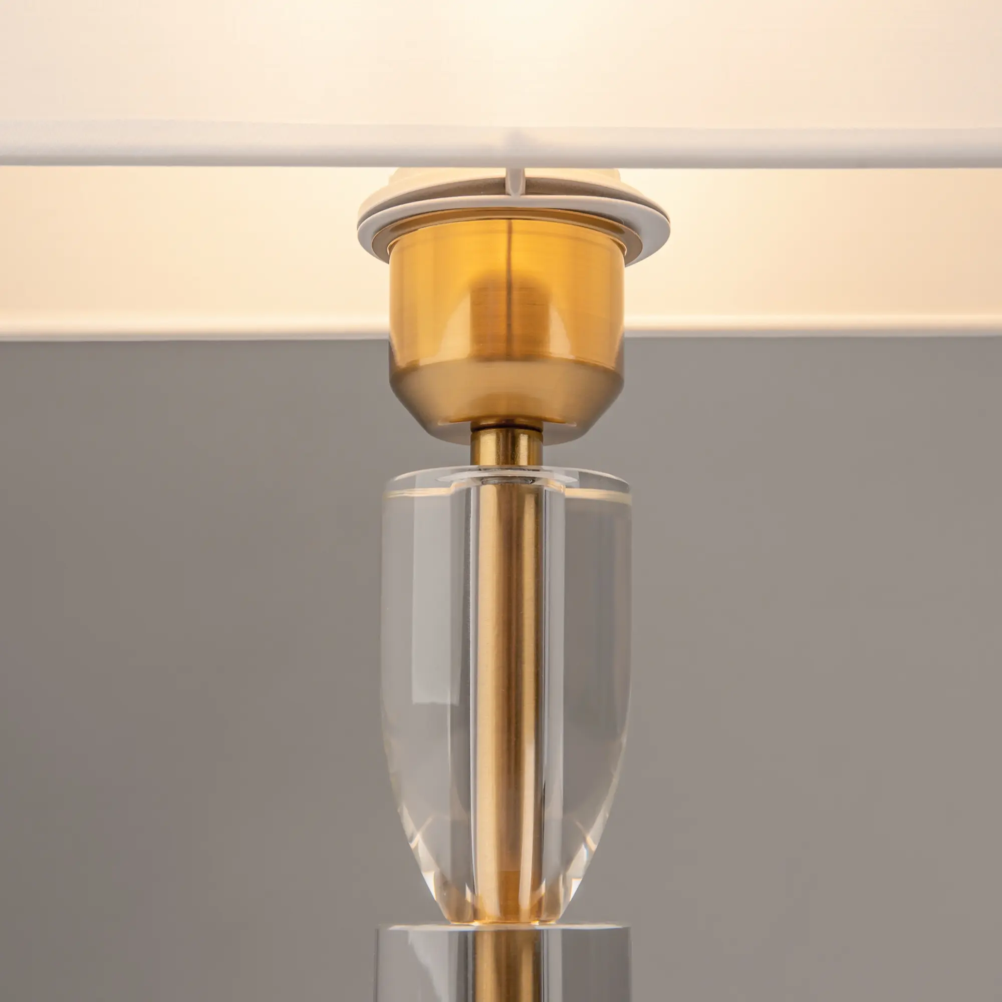 Настольный светильник Maytoni Z034TL-01BZ