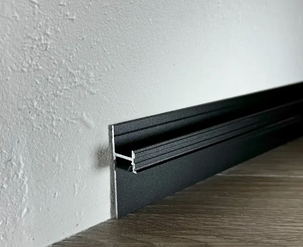 Скрытый плинтус под рассеиватель Pro Design 7209 B черный муар RAL 9005 купить