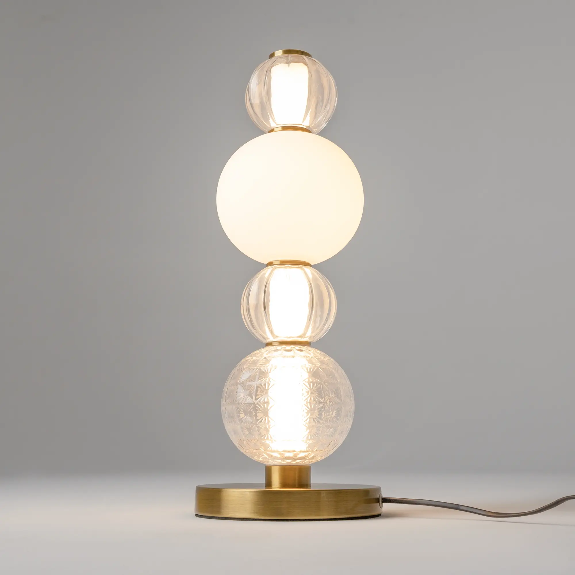 Настольный светильник Maytoni MOD301TL-L18G3K