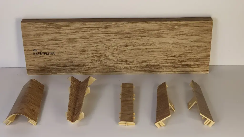 Пластиковый плинтус напольный недорогой