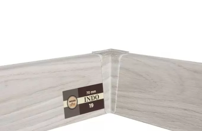 Пластиковый плинтус напольный