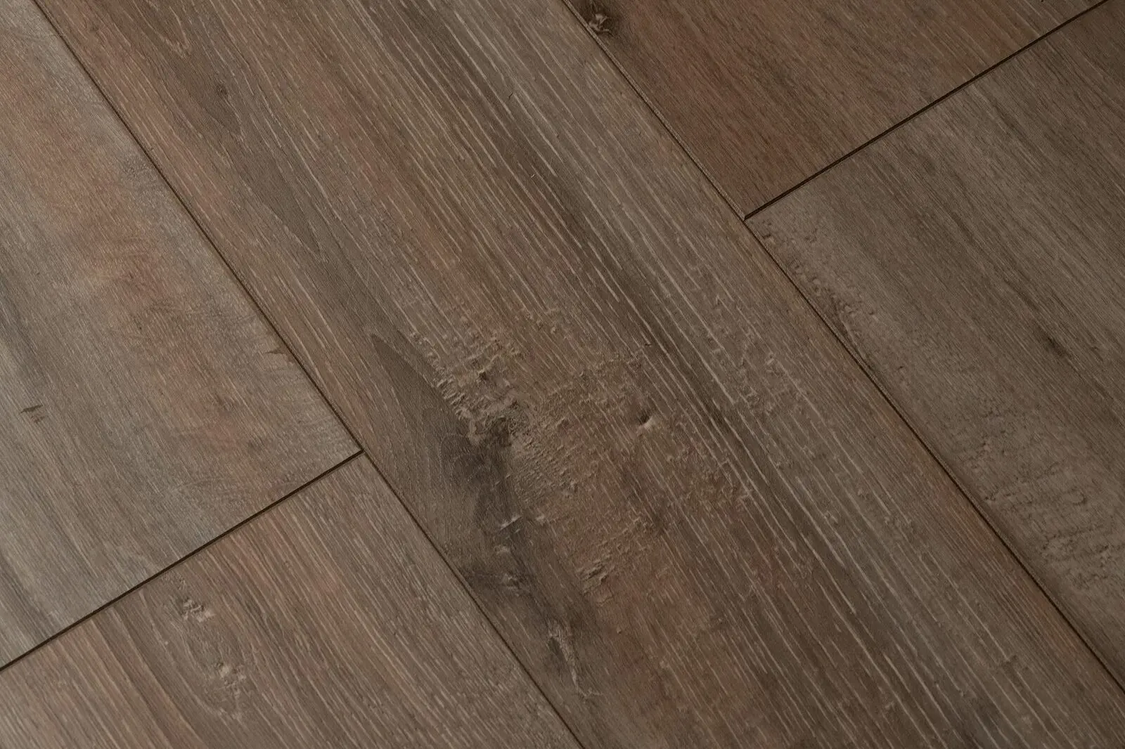 Ламинат Ideal Raspberry Дуб Семифредо 5110 в квартире