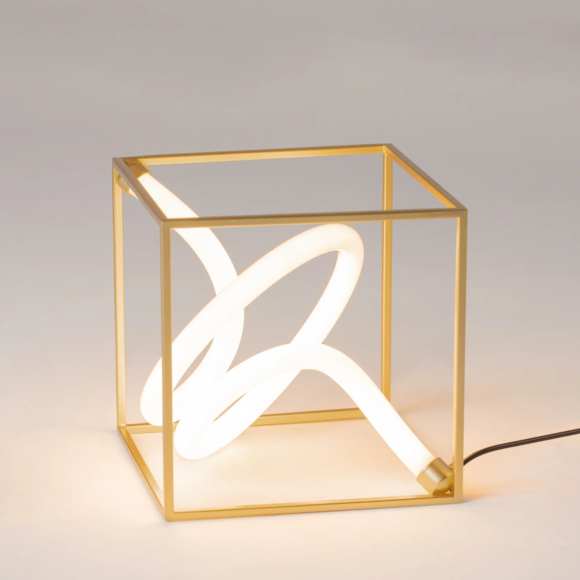 Настольный светильник Maytoni MOD345TL-L11BS3K