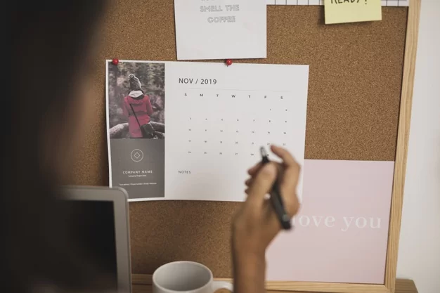 Пробковая доска для заметок двусторонняя 90*60 см, рамка сосна на стену