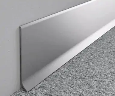 Тонкий плинтус купить в Москве