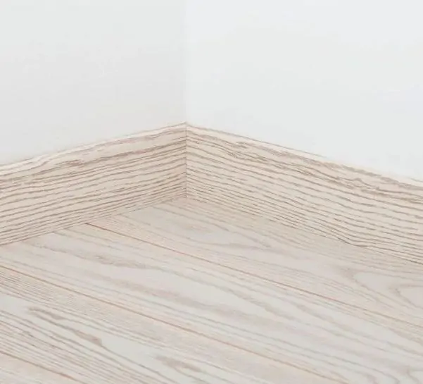 Шпонированный плинтус Tarkett — как установить самостоятельно