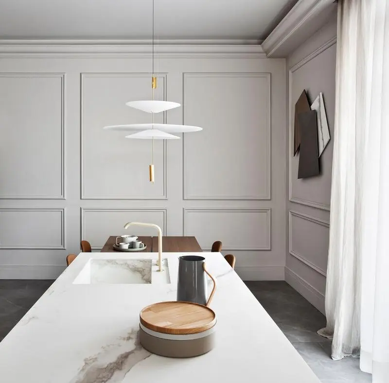 Как использовать молдинги для стен в интерьере — советы и идеи