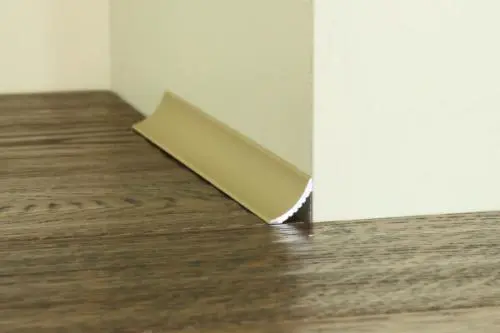 Плинтус ДЕКОПРОФИЛЬ 7956 Мини EWA 15х15 алюминиевый КРАШЕННЫЙ купить