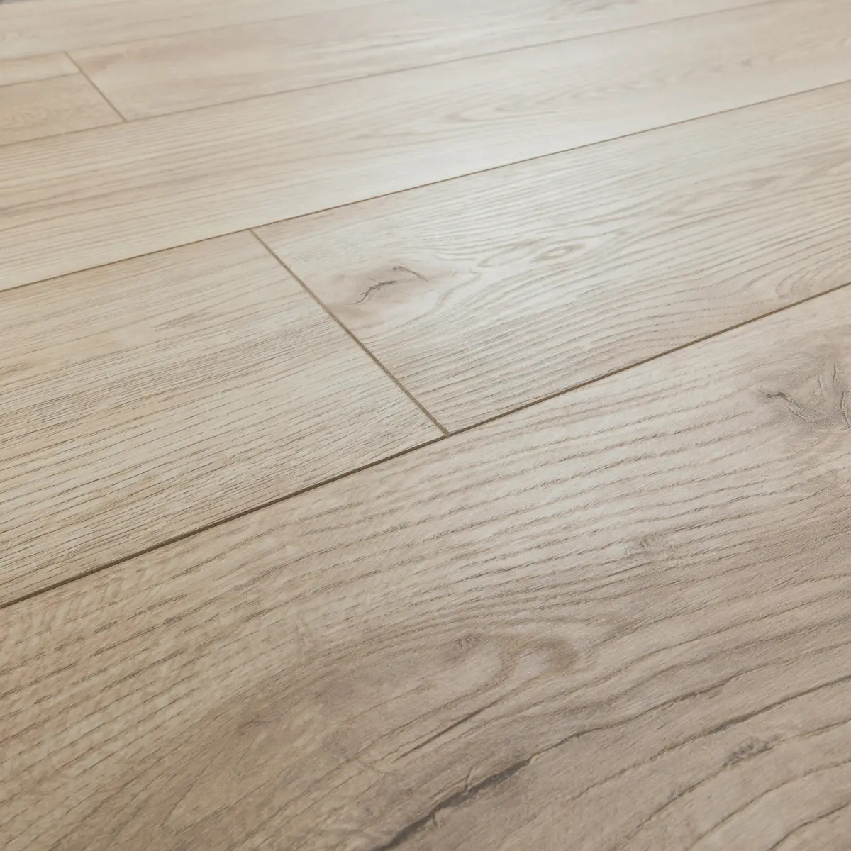 Ламинат Swiss Krono Synchropolis D40077 Дуб Юнити в квартире