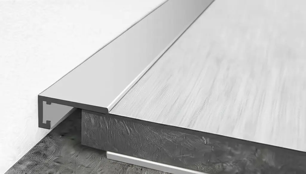 Новинка — микроплинтус анодированный, черный и белый муар по суперцене