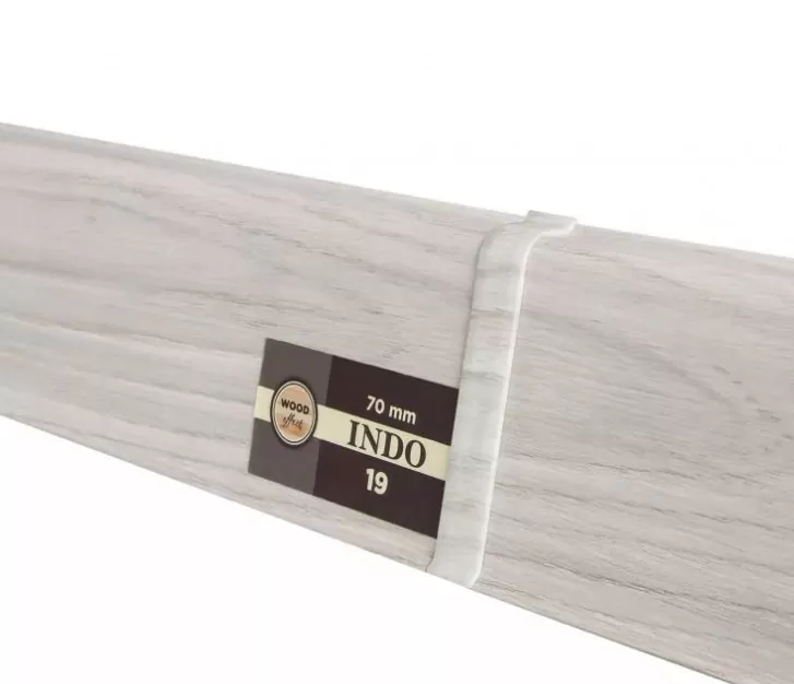 Пластиковый плинтус напольный