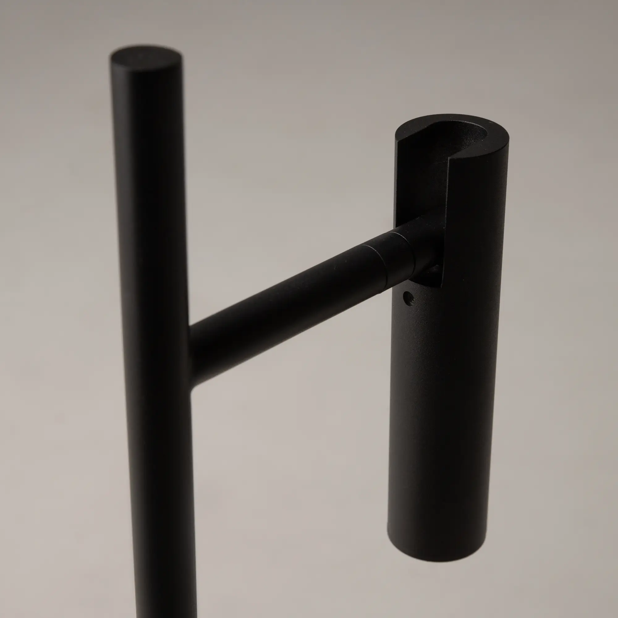 Настольный светильник Maytoni Z010TL-L8B3K