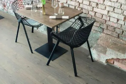 Ламинат Egger Classic Pro 10/33 4V Дуб Муром Серый EPL138 в интерьере