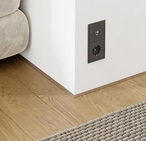 Микроплинтус с пружинами Бледно-коричневый RAL 8025