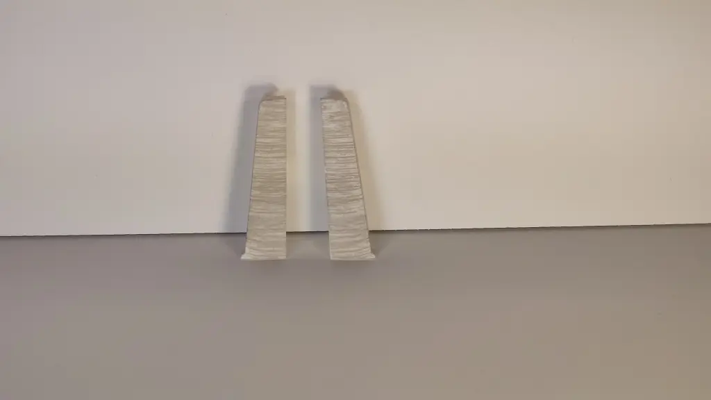 Пластиковый плинтус напольный недорогой