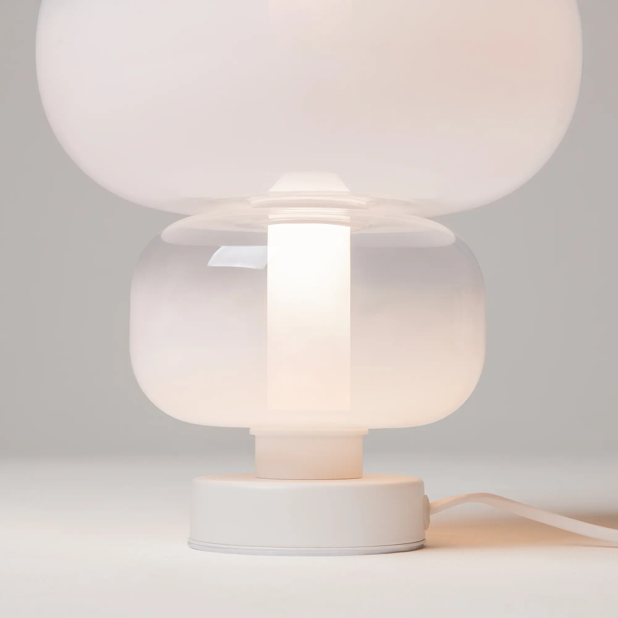 Настольный светильник Maytoni MOD364TL-L15W3K