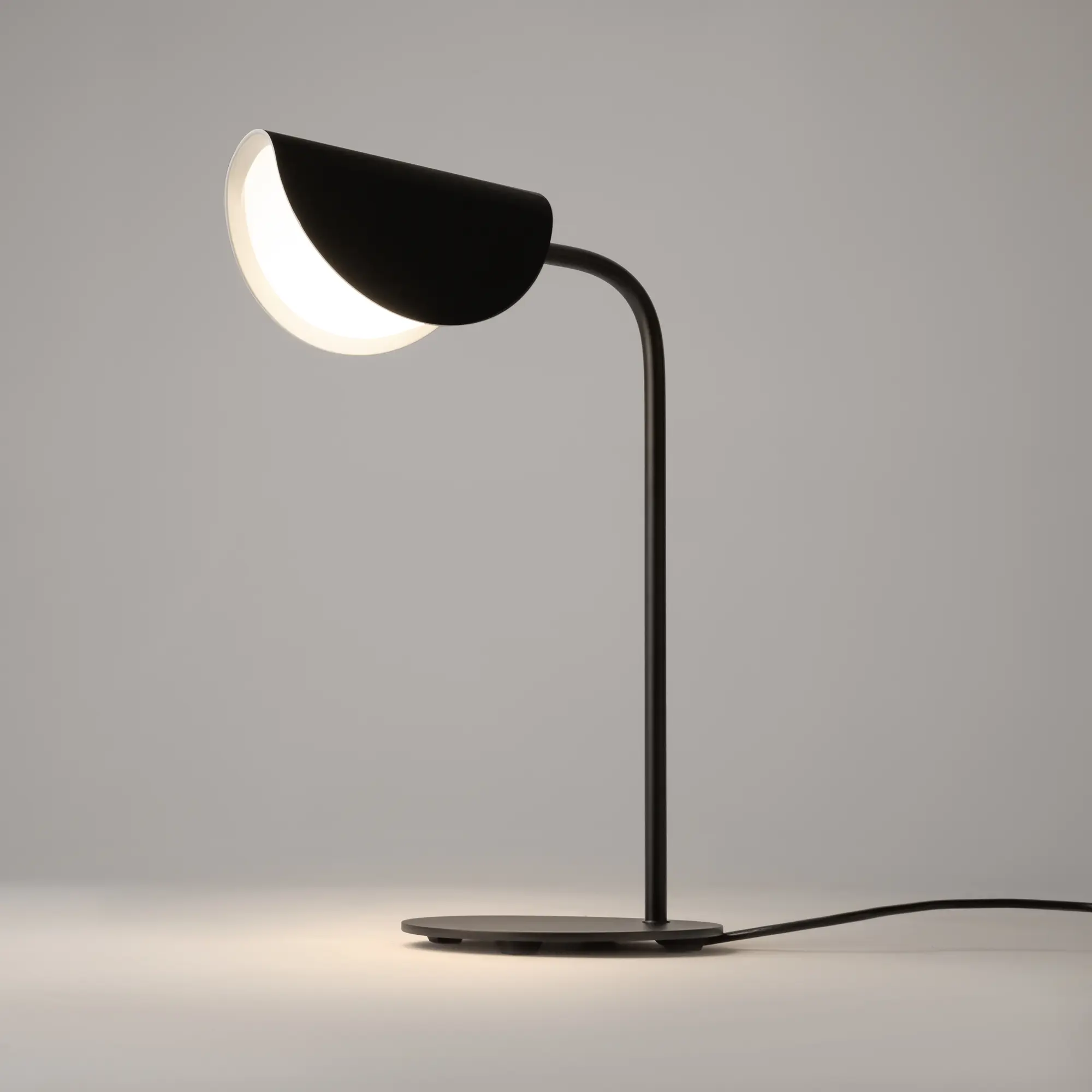 Настольный светильник Maytoni MOD126TL-01B