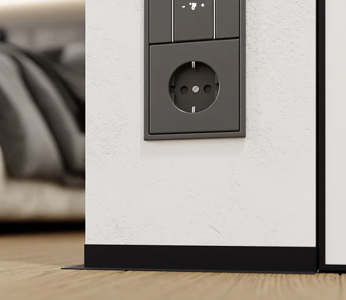 Микроплинтус L образной формы черный эмаль RAL 9005 27-87-34