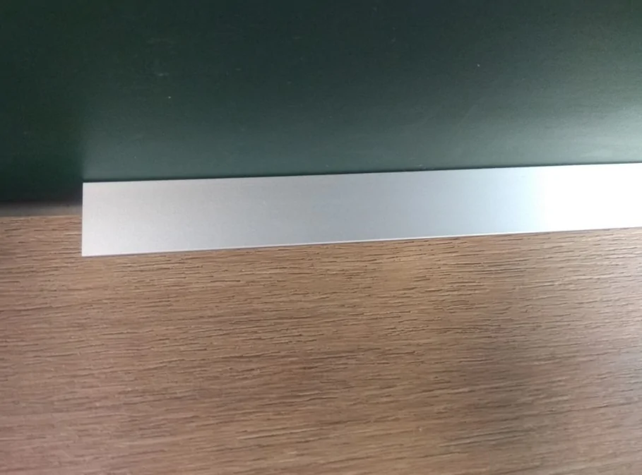 Щелевой плинтус для пола