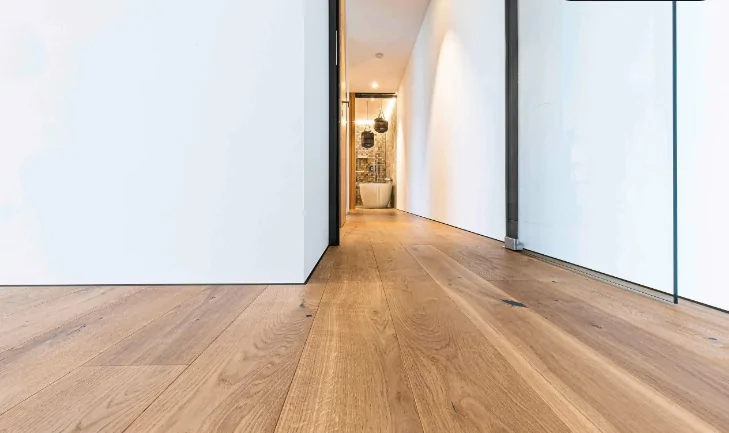 Микроплинтус щелевой плинтус в интерьере