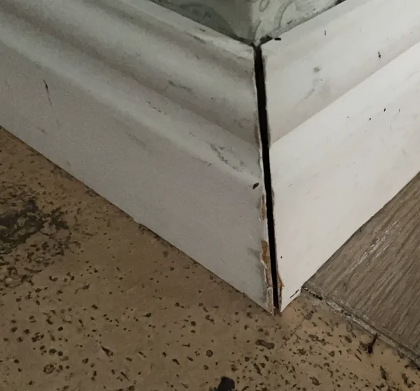 Щели при стыковке плинтусов