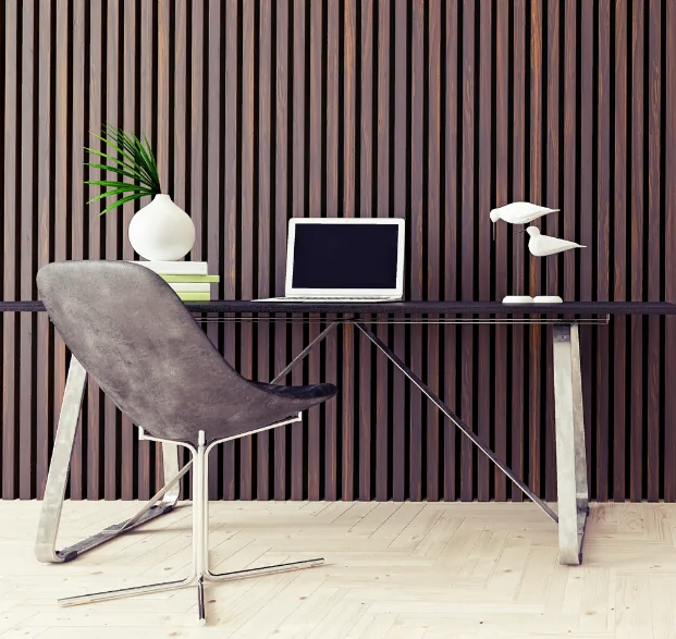 Декоративная рейка в кабинете