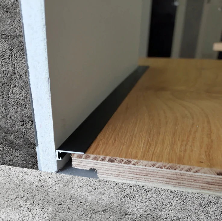 Микроплинтус Ликорн черный